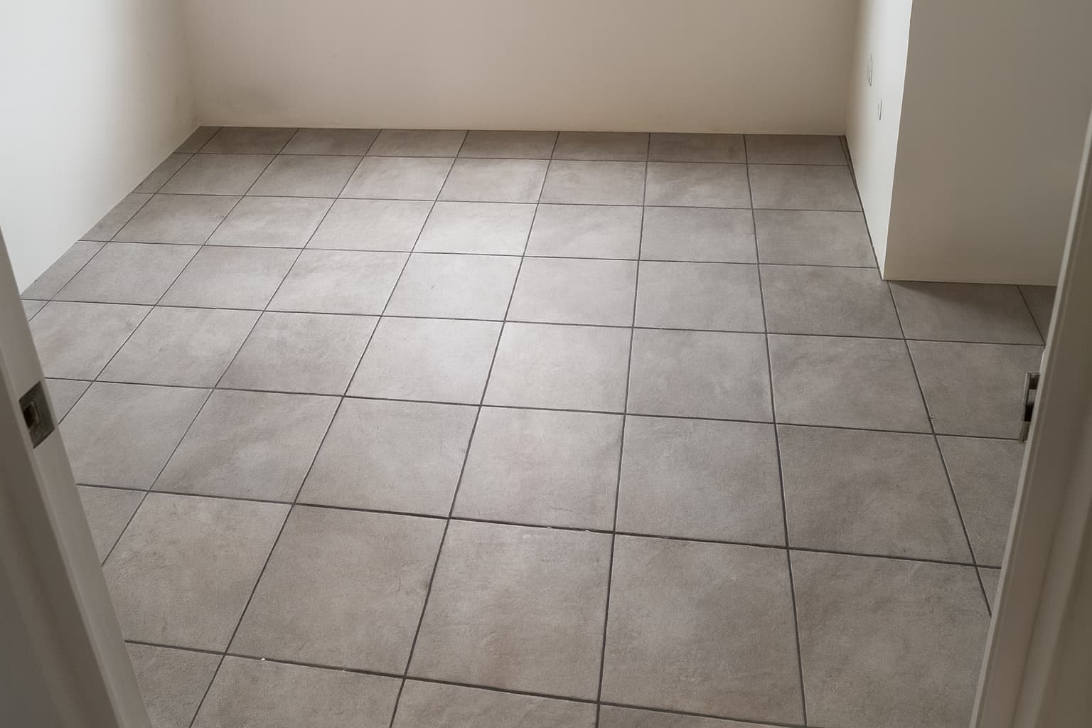 Instalación de piso cerámico y vitropiso en Hermosillo